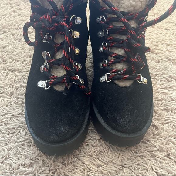 Steve Madden Black Boot with Cream Fuzzy Top of Boot Size 7 - Picture 3 of 7